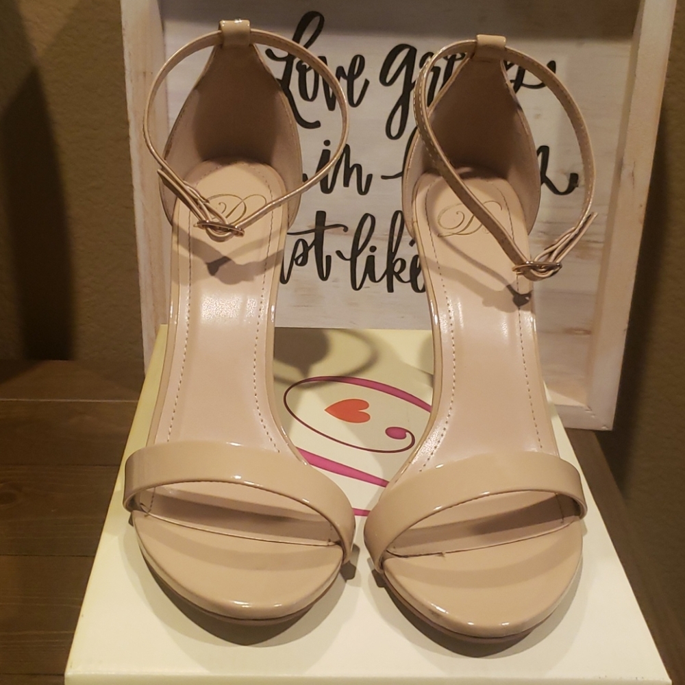 Nude Patent Heels 🤎